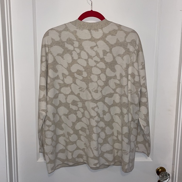 Ann Taylor Factory V-Neck Cream Leopard cotton blend cardigan. EUC - Picture 4 of 5